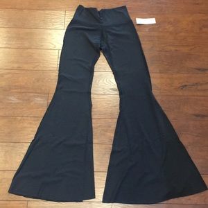 Teeki Solid black bells